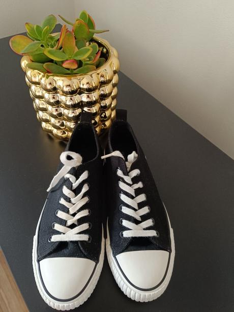 Platené tenisky, 37