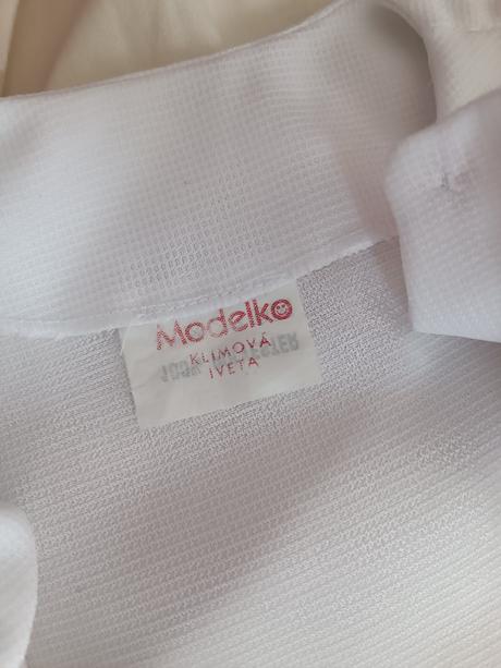 Dievčenský kostým, modelko,122