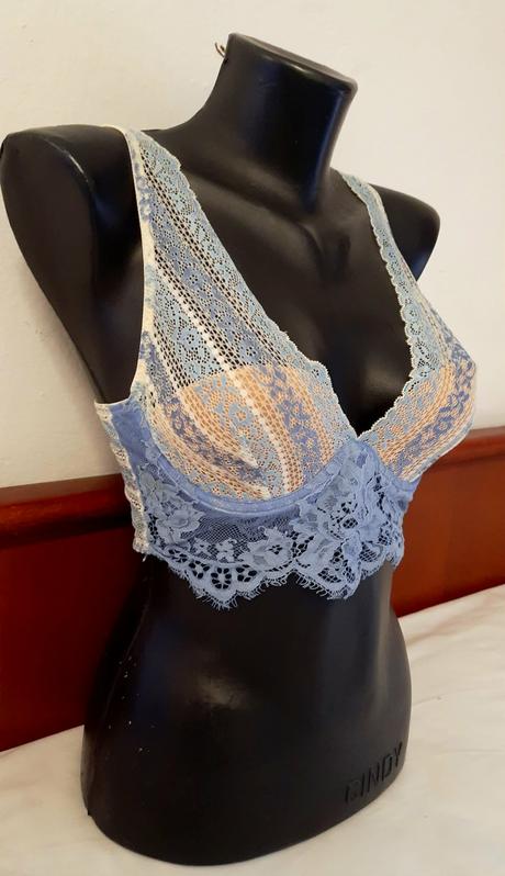 Predám celočipkovú podprsenku veľ. 60b, intimissimi,60b