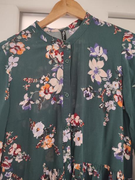 Šaty na gombiky, 42