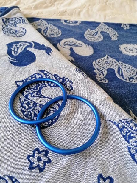 Sestrice šatka na nosenie detí roosters royal blue, sestrice