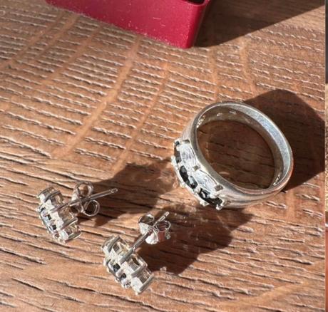 Krasny strieborny set c ciernymi a bielymi kristal, 