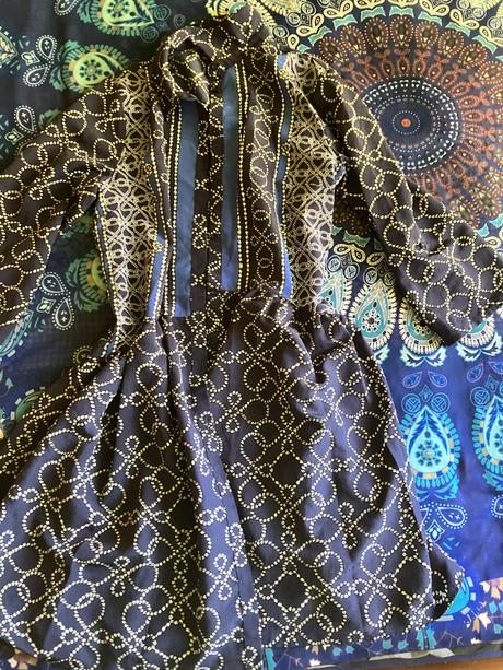 Šaty na gombíky, s