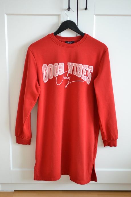 Červená mikina s, s