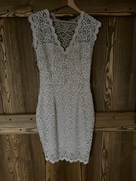 Spoločenské šaty s vyšívanou čipkou, m