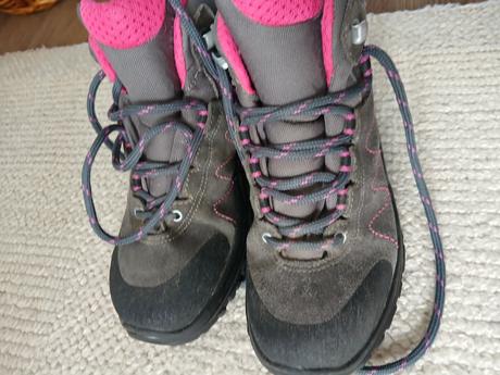 Turistické topánky, 32