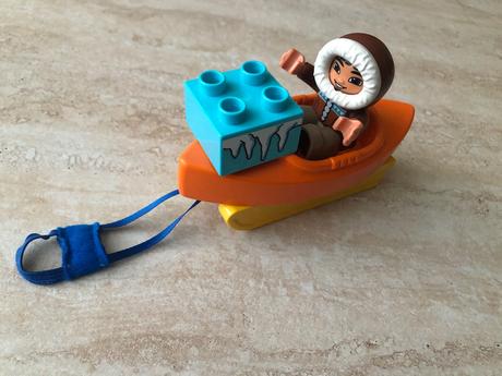 Lego duplo eskimák s loďkou a sánkami, top stav, 