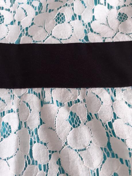 Čipkované šaty, s