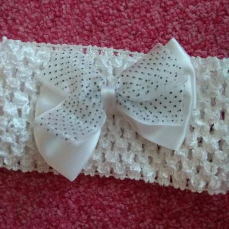 Biela čelenka s mašľou,