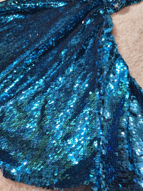 Modre flitrovane saty, 36