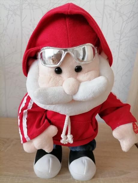 Mikuláš - tancujúci, spieva,