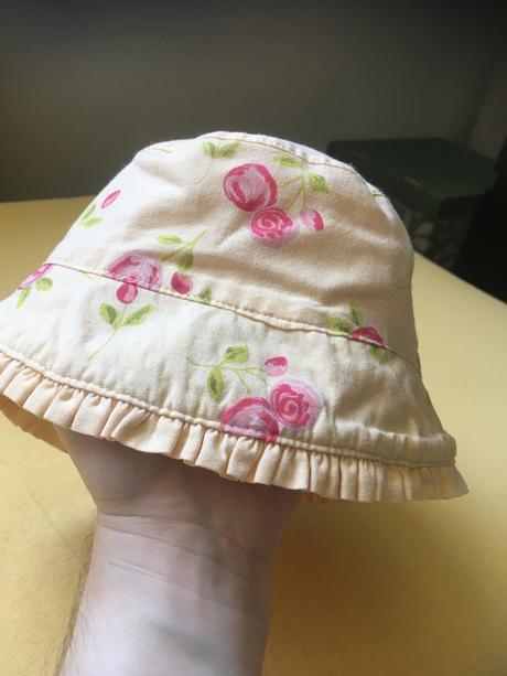 Klobúčiky na leto s motýlikom, pásikavý, 9 ks, rada,74