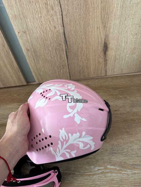 Lyžiarska prilba a okuliare v.s, s