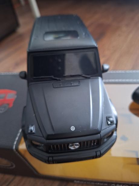 Auto mercedes na ovladanie, 