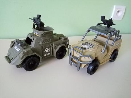 Vojenské autá 20 cm,