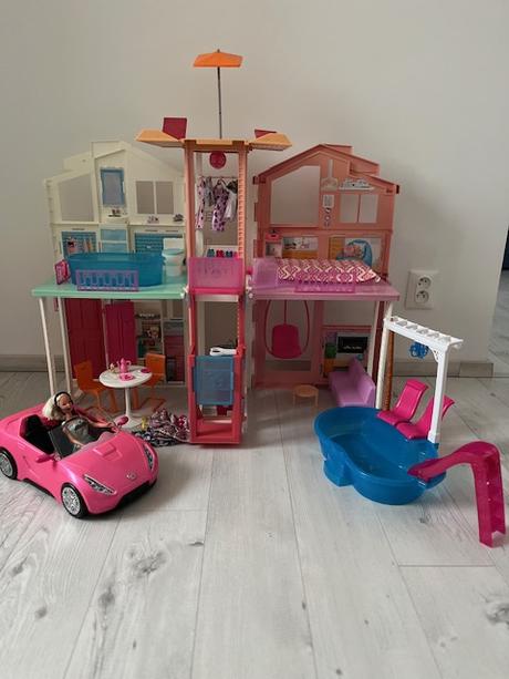 Barbie domček, auto, bazén, 