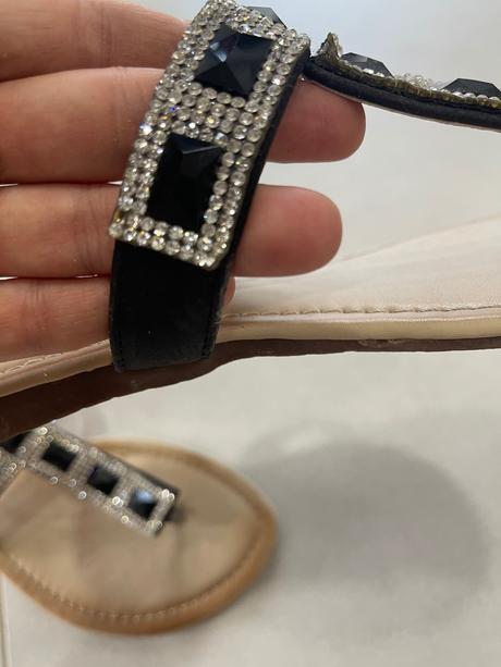 Šlapky s kamienkami, 38