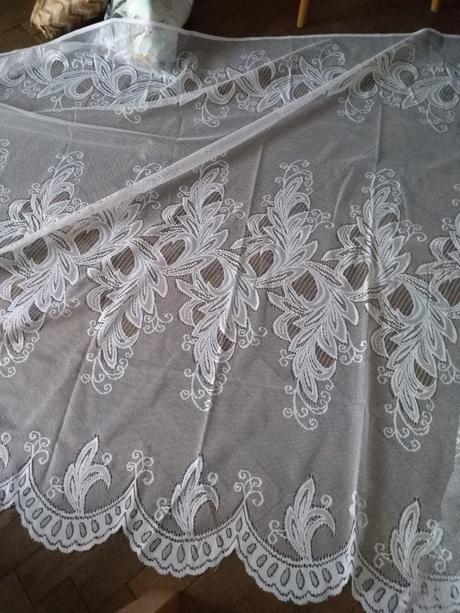 Záclona dĺžka 2,28 m x výška 1,47 m, 