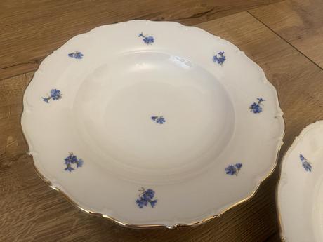 Hlboké taniere s kvetinovým vzorom, 