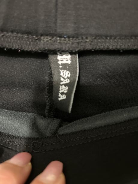 Pevné legíny s ozdobnými zlatými zipsami-m, m