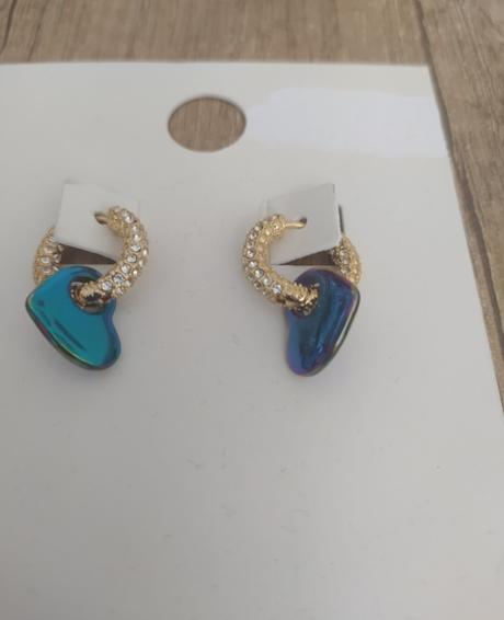 Náušnice, reserved