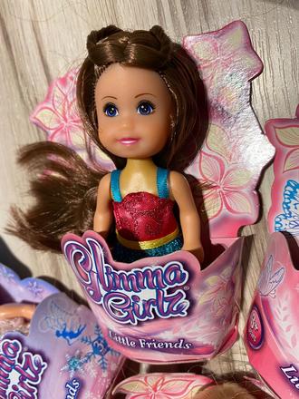 Krásna bábika glimma girlz little friends cena/kus,