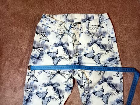 Pekné nohavice s motýľami, 158