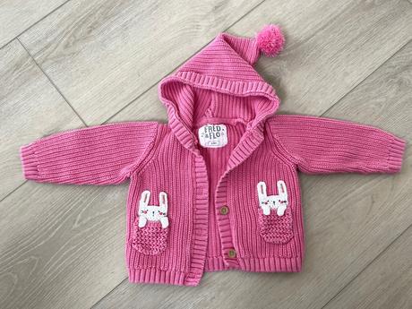 Svetrík so zajačikmi, f&f,74