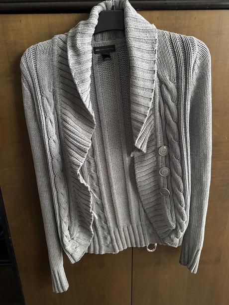 Sivý svetrík, mango,m