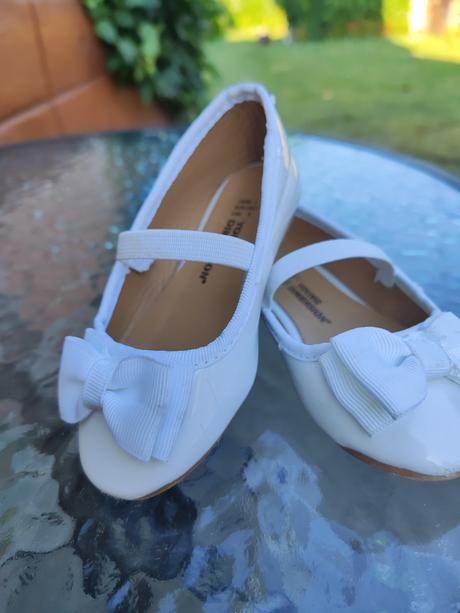 Biele slávnostné balerínky, 20