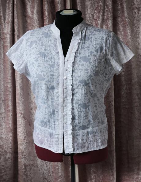 Biela blúzka s kvietkami a flitrami veľ.44, xxl