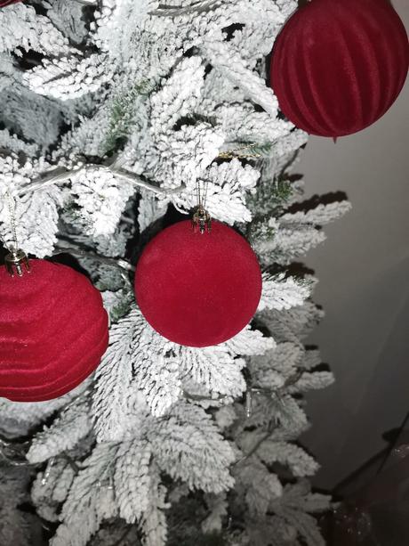 Bordové zamatové gule, 