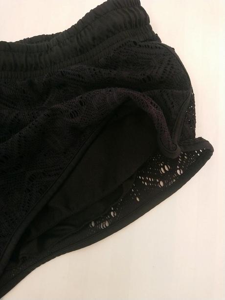 Čierne šortky s dierkovaným vzorom, vnútorné nohav, colours of the world,m