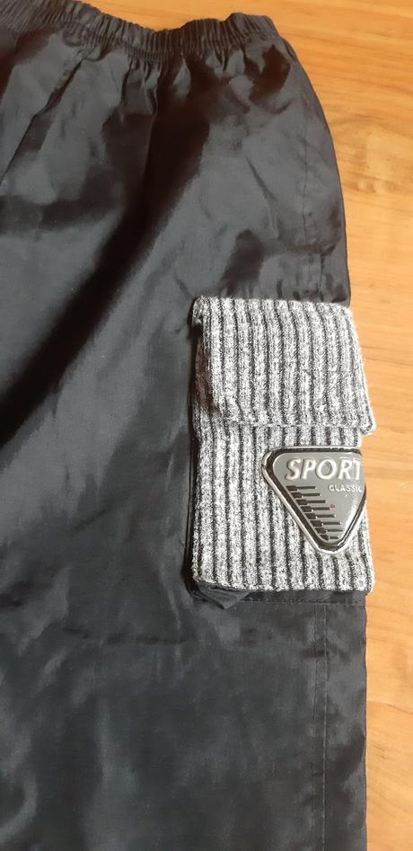 Sustakove nohavice, 104