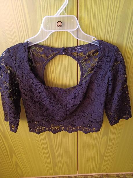 Čierny krajkový top, bershka,s