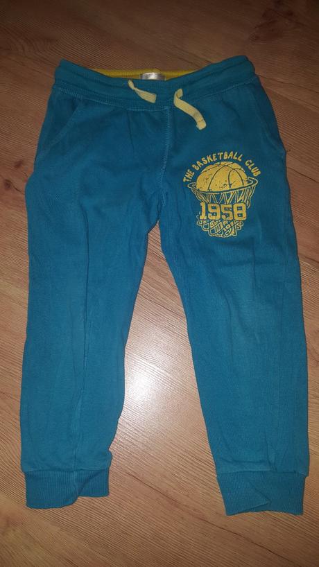 Tyrkysove tepláky, 104