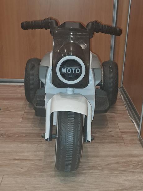 Stx elektrická trojkolka biela, 