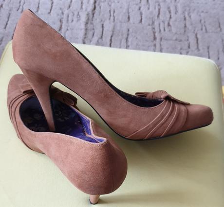 Bledohnede lodicky, 41