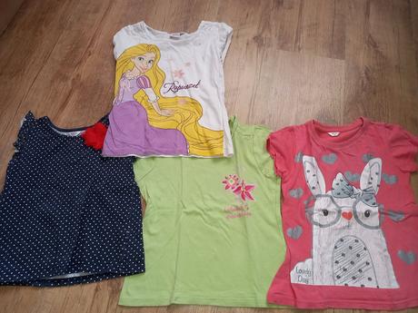 Šaty, tričká, čiapky, 110