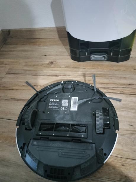 Robotický vysávač tesla robostar iq400 plus biely,