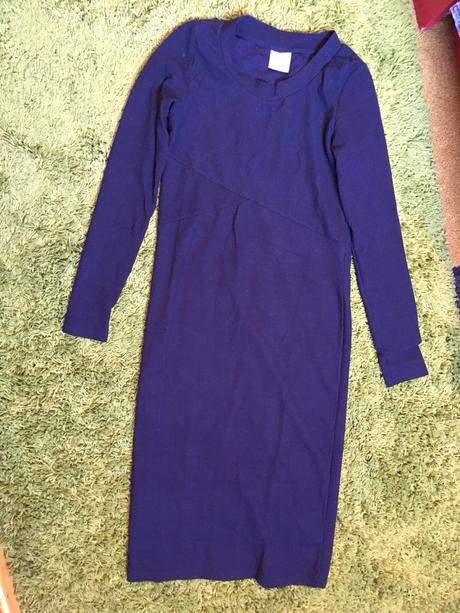 Tehotenské tmavomodré rebrované šaty mama licious, s