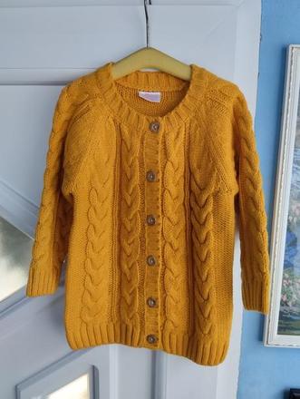 Hrubší svetrík, 98