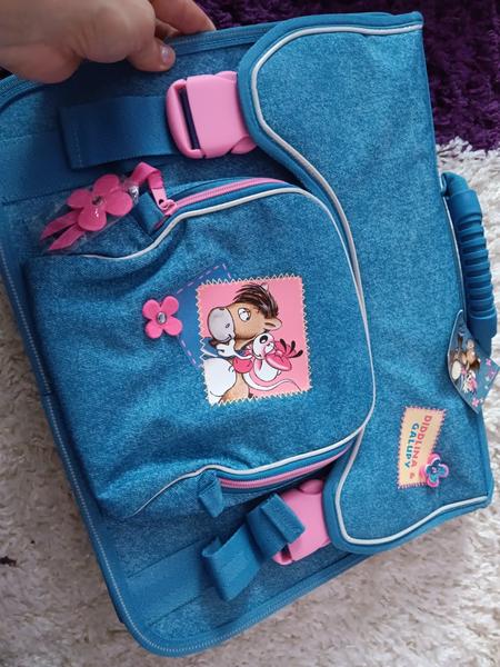 Je táto školská taška vhodná pre prváčku?