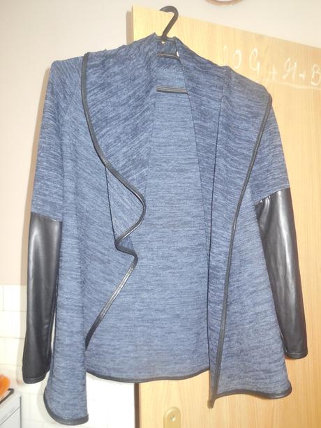 Kardigan s kožennými rukávmi, s