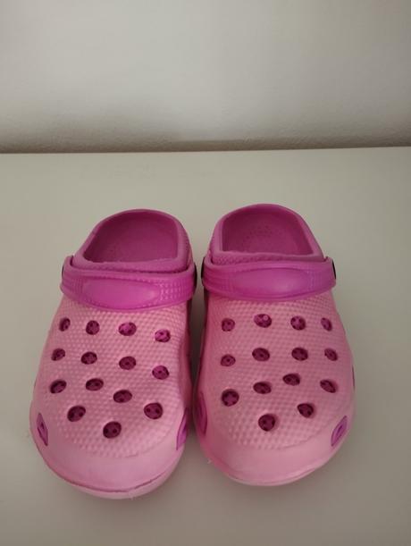 "crocs", 27