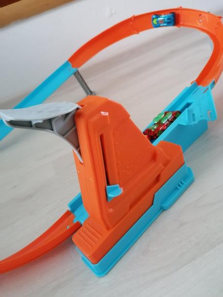 Pretekárska dráha hot wheels, 