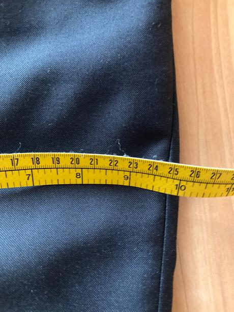 Oblek pre mladého muža, 48