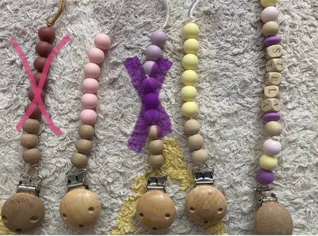 Klipy/retiazky na cumlík, mushie