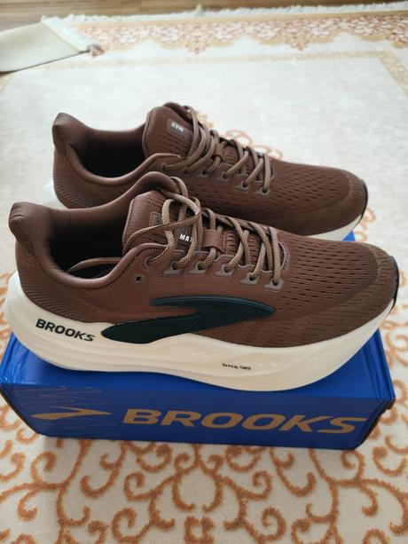 Tenisky brooks, 44