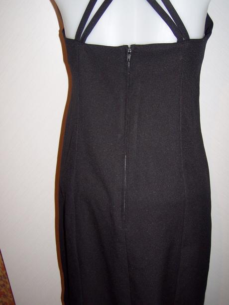 Čierne koktejlové šaty na prekrížené ramienka, 36